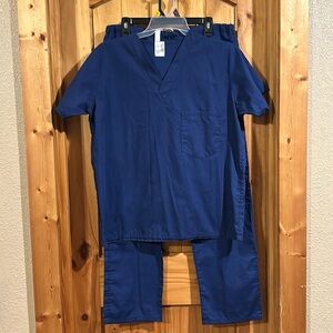 Scrubs & Beyond Scrub set in Navy